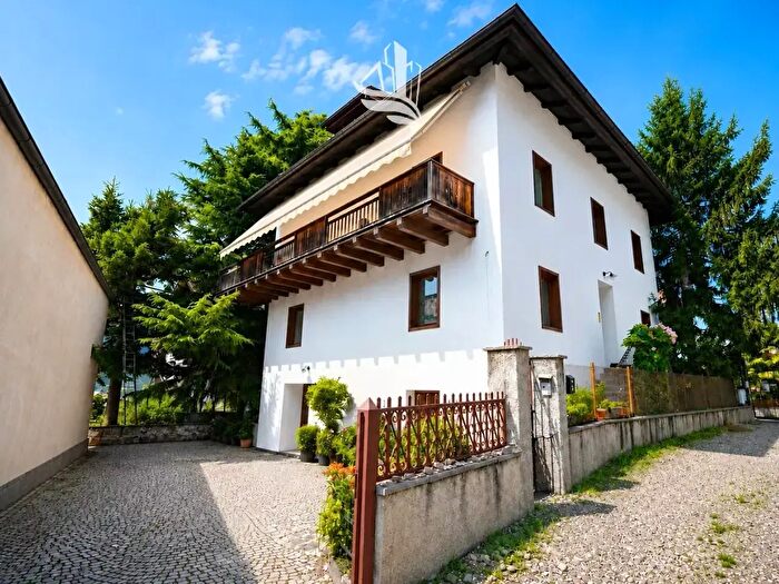 Casa con 8 locali in vendita in Via Nazionale, Bronzolo