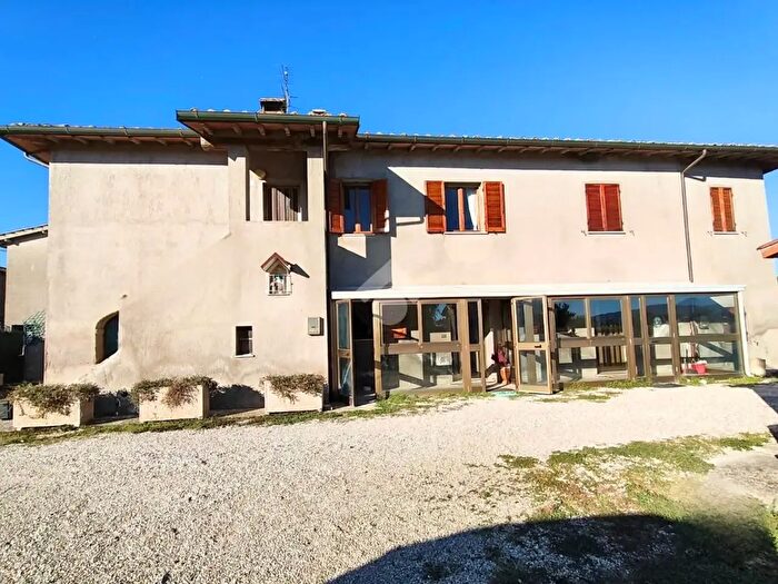 Casa con 6 locali in vendita in Via della Gomma, Perugia