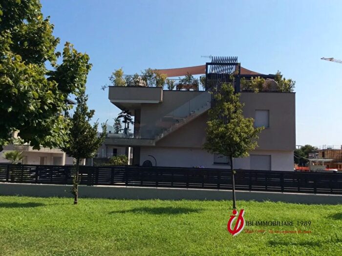 Appartamento trilocale in vendita in Via Pastore, Peschiera Del Garda