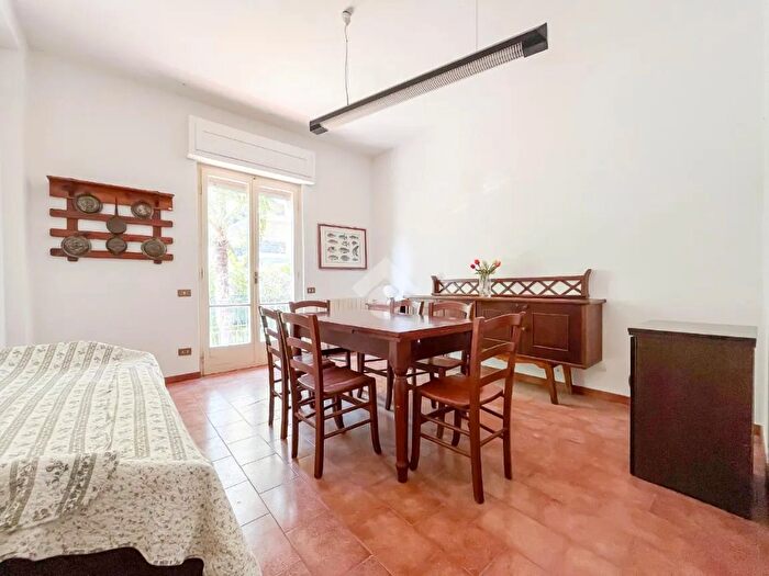 Appartamento quadrilocale in vendita in Via Adelina Zini, Massa