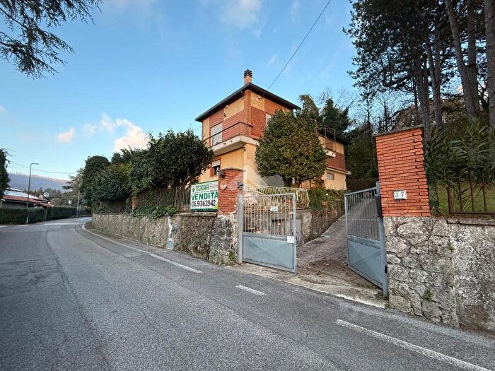 Casa con 10 locali in vendita in Via delle Violette, Nemi