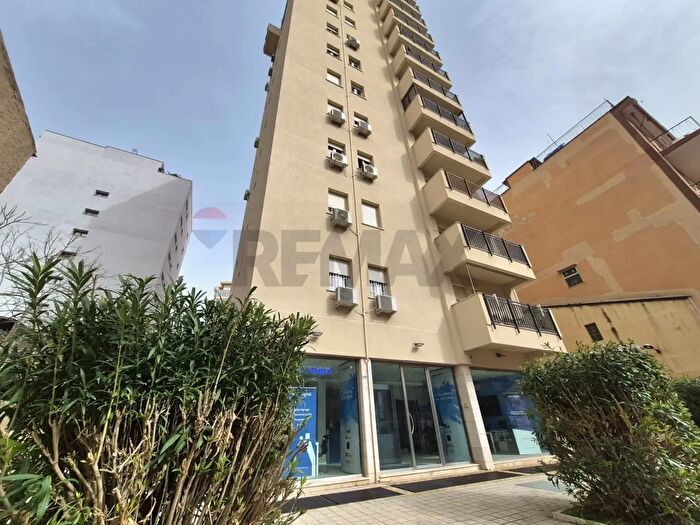 Appartamento con 7 locali in vendita in Via Resuttana, Palermo