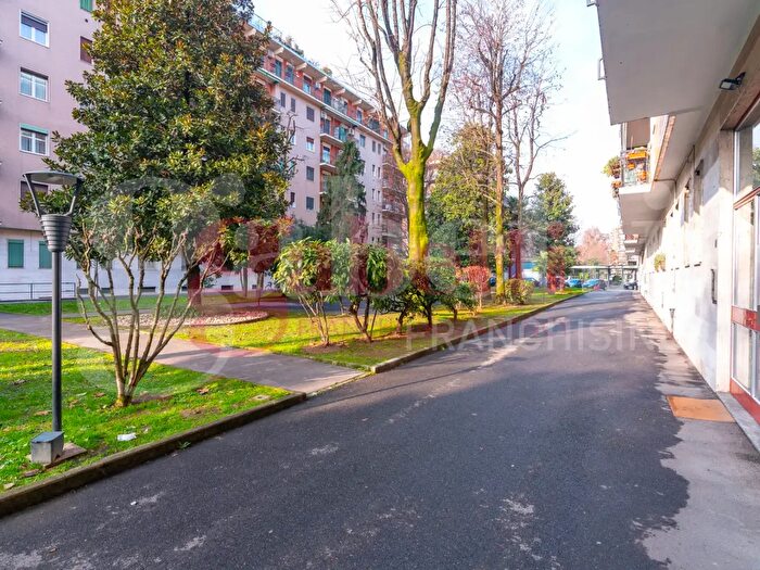 Appartamento trilocale in vendita in Via Frà Cristoforo, Milano