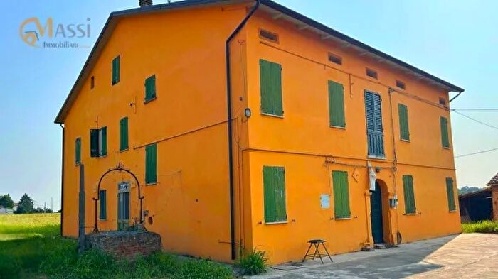 Casa con 6 locali in vendita in Cento