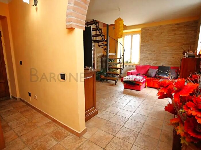 Casa con 5 locali in vendita in Via Tavola, Massa