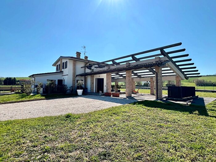 Casa con 13 locali in vendita in Via Vallettone, Monte Roberto