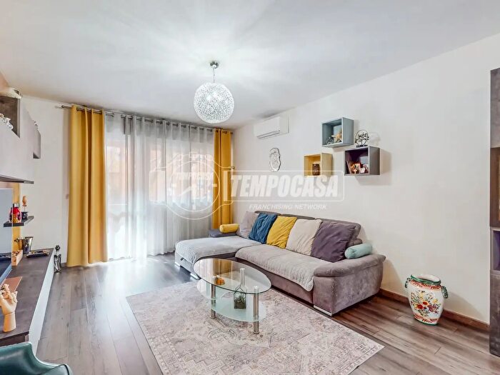 Appartamento con 5 locali in vendita in Modena