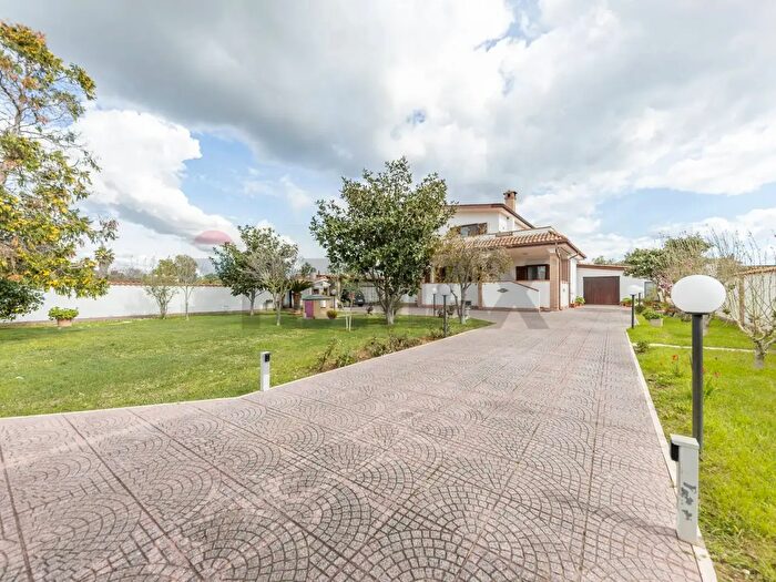 Casa con 7 locali in vendita in Via Preganziol, Roma