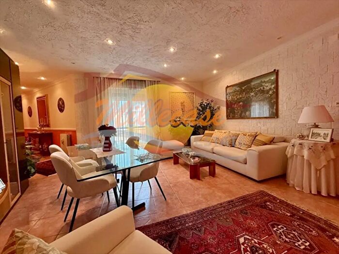 Appartamento con 5 locali in vendita in Via Filisto, Siracusa