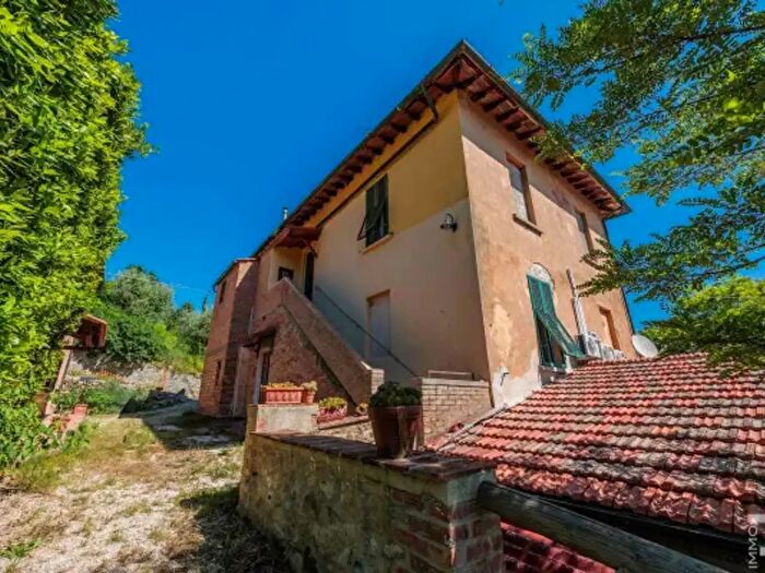 Casa con 6 locali in vendita in Strada Provinciale Monte Volterrano, Volterra