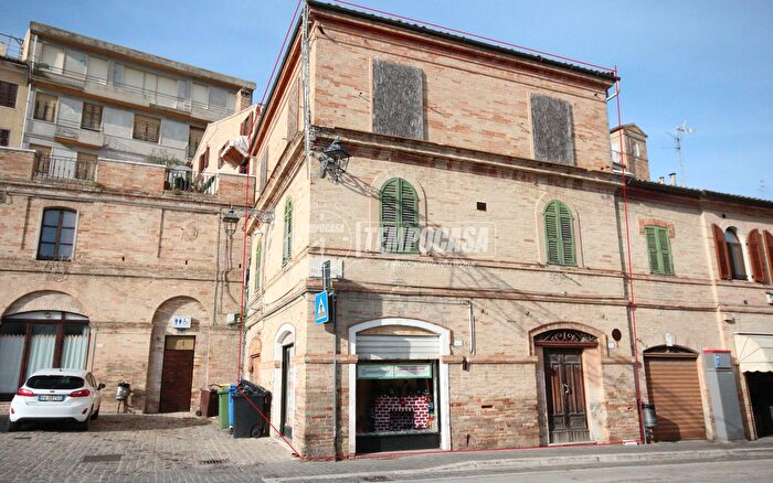 Casa quadrilocale in vendita in Monte Urano