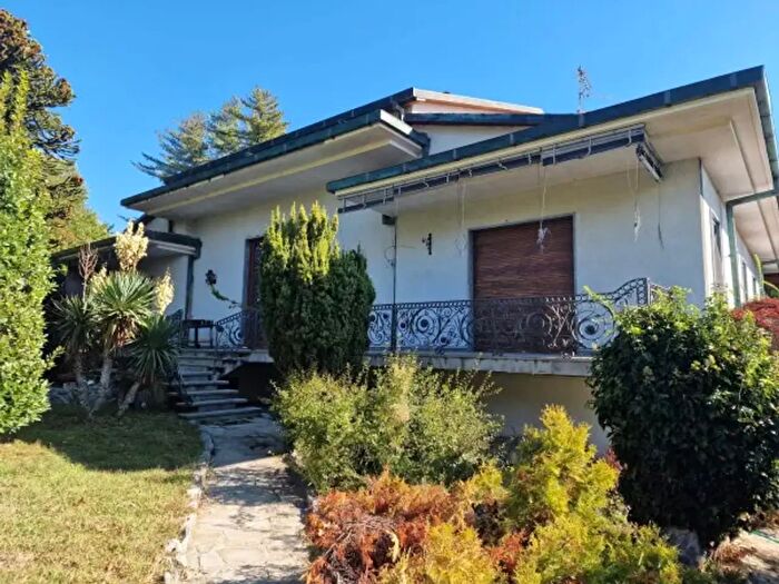 Casa con 6 locali in vendita in Via Maddalena, Moncrivello