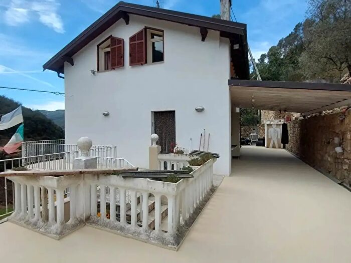 Casa quadrilocale in vendita in Via Corsi, Dolceacqua