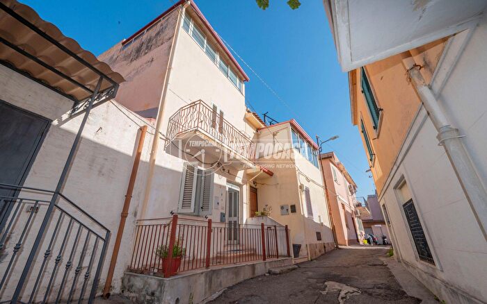 Appartamento quadrilocale in vendita in Via Giuseppe Verdi Faro Superiore, Messina