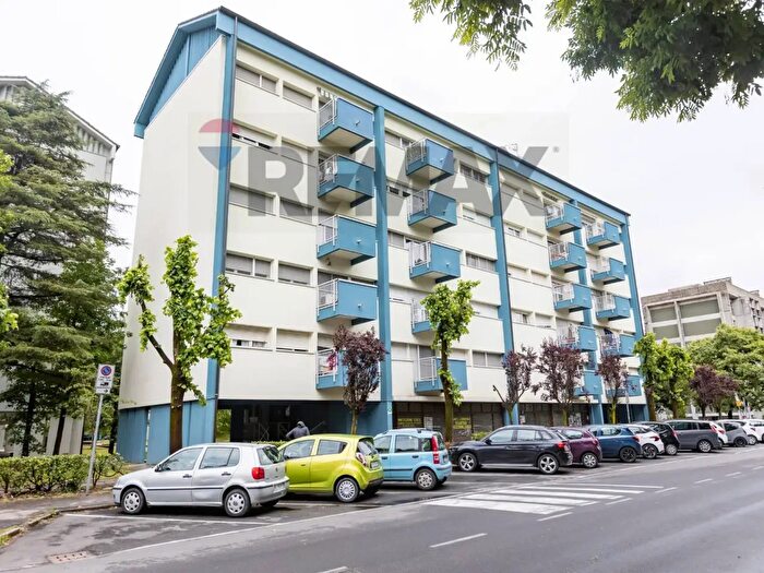Appartamento quadrilocale in vendita in Via Togliatti, Locate Di Triulzi