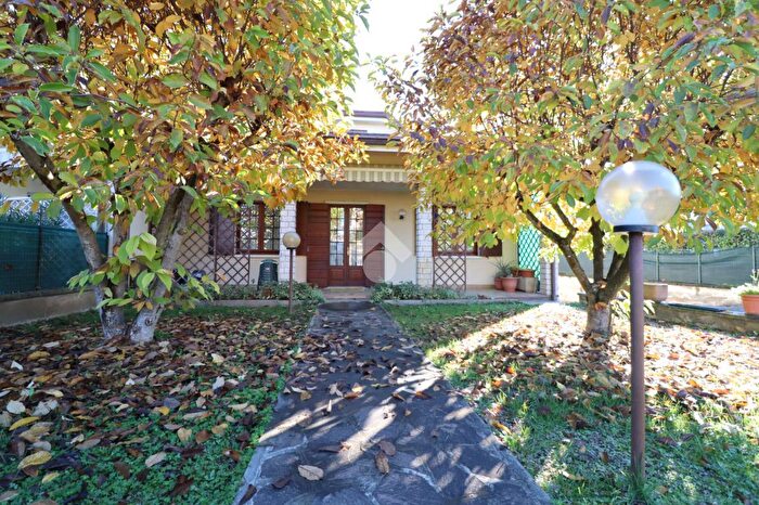 Casa con 6 locali in vendita in Via a Gramsci, Porto Mantovano