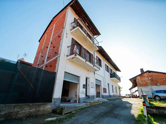 Casa con 6 locali in vendita in Foglizzo