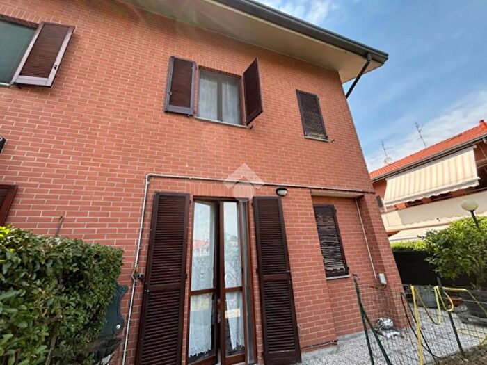 Casa trilocale in vendita in Via Tarvisio, Limbiate