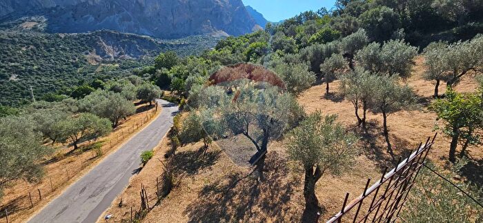 Casa trilocale in vendita in Contrada Fere Snc, Alcara Li Fusi