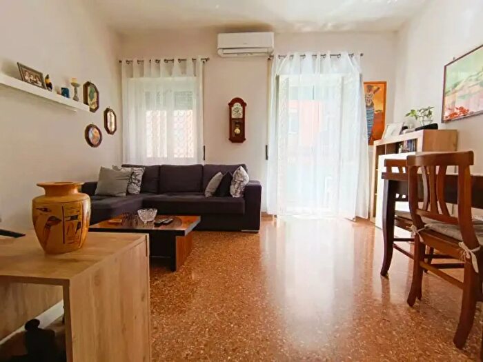 Appartamento trilocale in vendita in Via Capo Spartivento, Roma