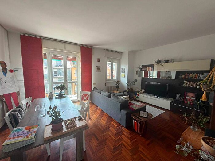 Appartamento trilocale in affitto in Via Lorenteggio, Tripoli Soderini, Milano