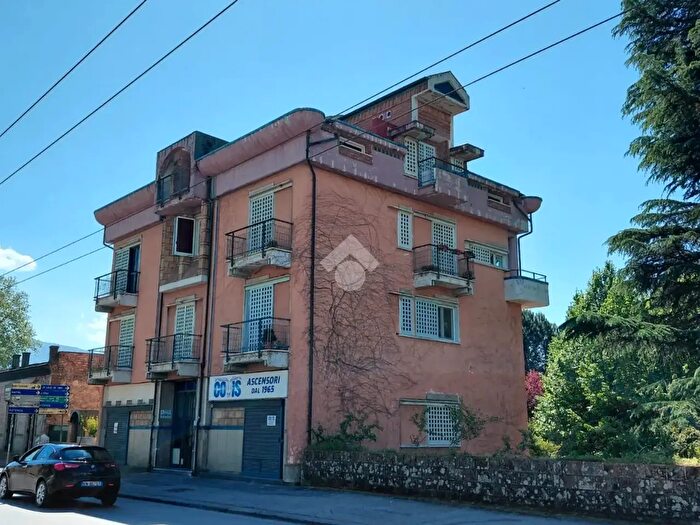 Appartamento trilocale in vendita in Via Francesco Tedesco, Avellino