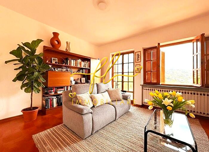 Casa con 8 locali in vendita in Pomarance