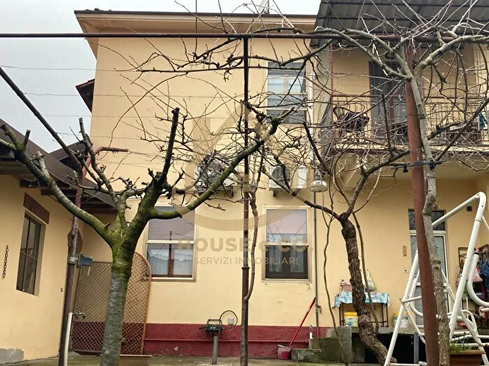 Casa con 6 locali in vendita in Strada Fossana, Vigevano