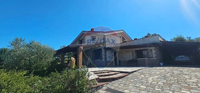 Casa con 6 locali in vendita in Contrada Tore, Castelvenere