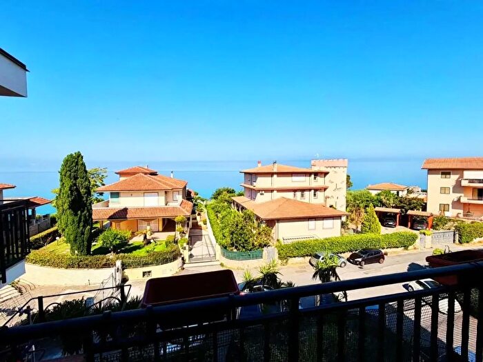 Appartamento con 6 locali in vendita in Via Giuseppe Petrellis, Belvedere Marittimo