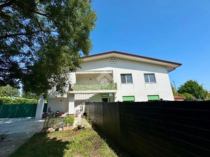 Casa con 6 locali in vendita in Via Villatega, Salzano