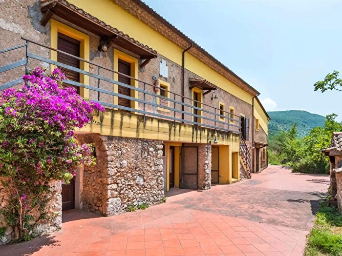 Casa con 10 locali in vendita in Via Palmieri, Pescosolido