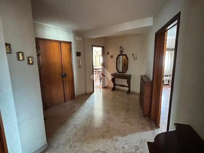 Appartamento con 6 locali in vendita in Via Montello, Avezzano