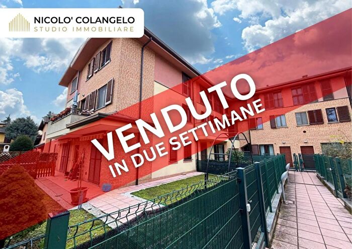 Appartamento trilocale in vendita in Via Giosuè Carducci, Caronno Pertusella