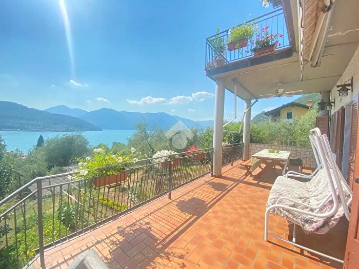 Appartamento quadrilocale in vendita in Via Rampa, Sale Marasino