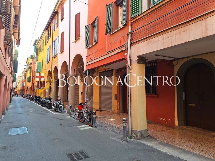 Appartamento monolocale in vendita in Via Broccaindosso, Bologna