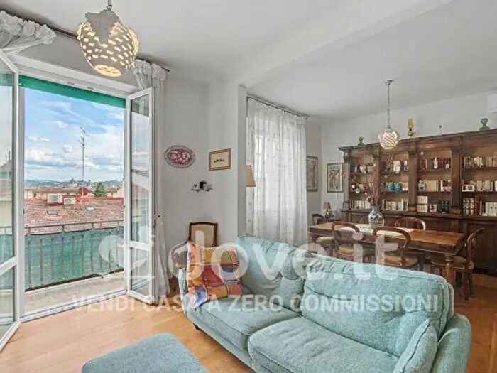 Appartamento con 5 locali in vendita in Via Giandomenico Romagnosi, Firenze