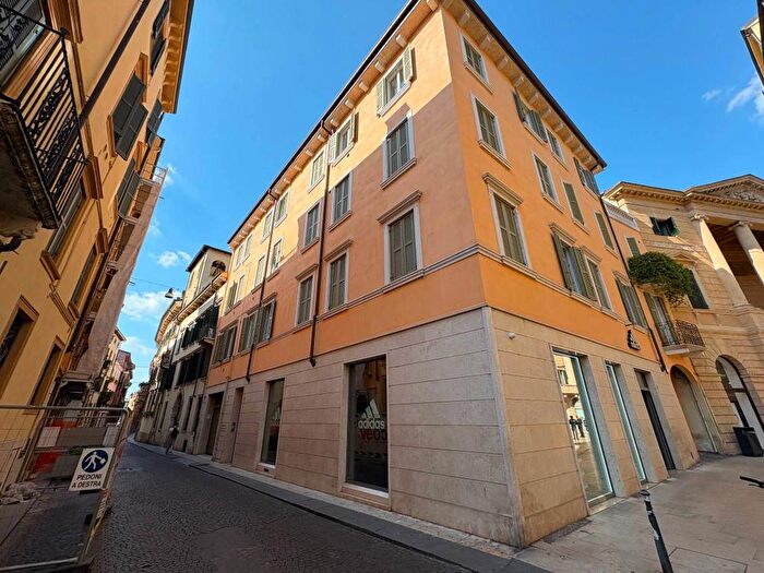 Appartamento bilocale in affitto in Via Antonio Cantore, Centro Storico, Verona