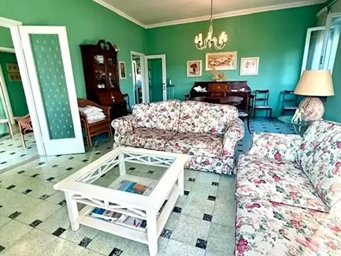 Casa con 11 locali in vendita in Camaiore