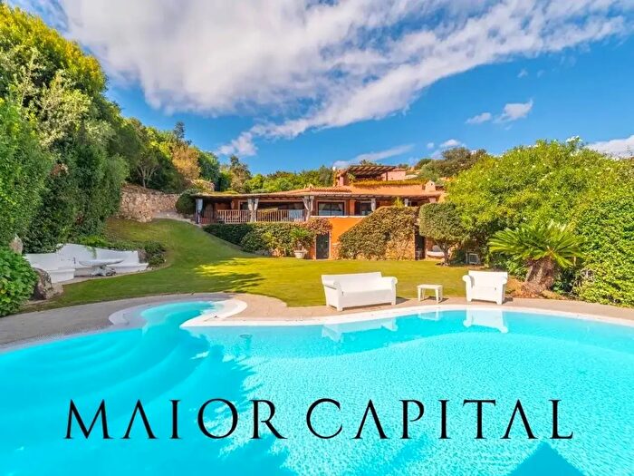 Casa con 6 locali in vendita in Arzachena