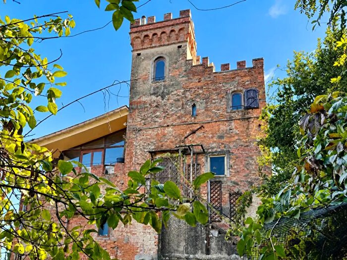 Appartamento con 8 locali in vendita in Serravalle Pistoiese