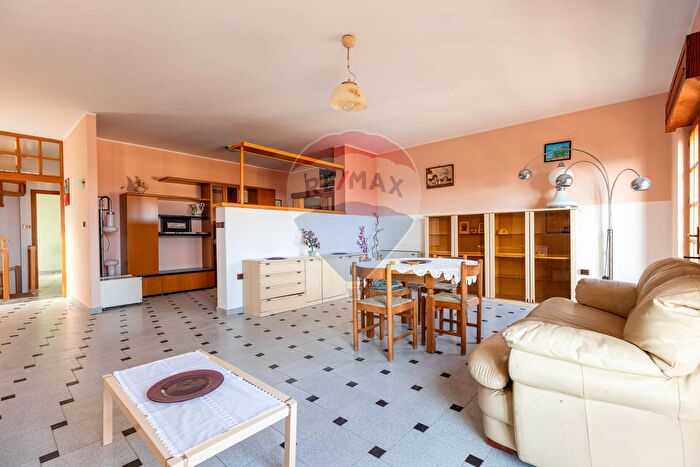 Casa con 6 locali in vendita in Via Monte Tasua, Carbonia