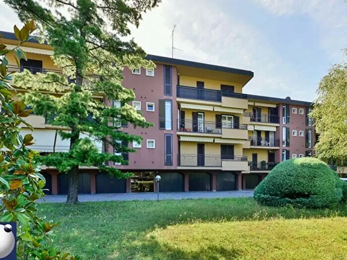 Appartamento trilocale in vendita in Via Valassina, Erba
