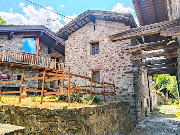 Casa bilocale in vendita in Plout, Saint Marcel