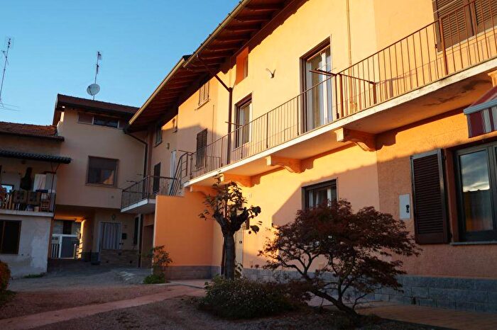 Appartamento trilocale in affitto in Via Cucchino, Lisanza, Sesto Calende