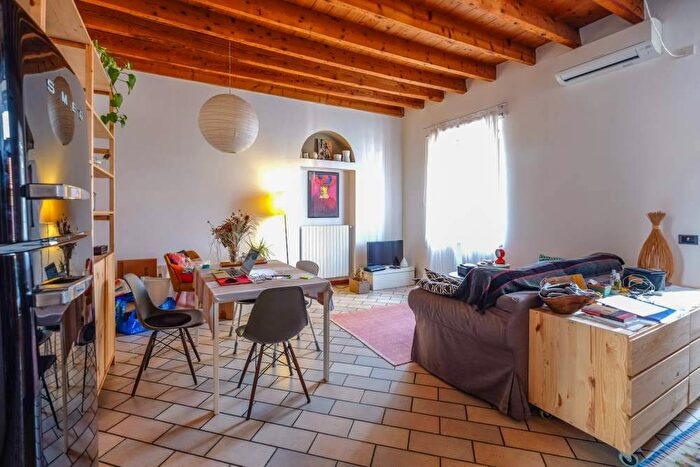 Appartamento bilocale in affitto in Via Carmagnola, Isola, Milano