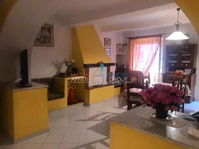 Appartamento quadrilocale in vendita in Via VII Luglio, Carrara