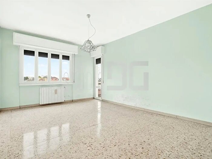 Appartamento trilocale in vendita in Via Trieste, Limbiate