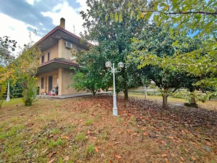 Casa con 6 locali in vendita in Via della Stazione di Ciampino, Roma