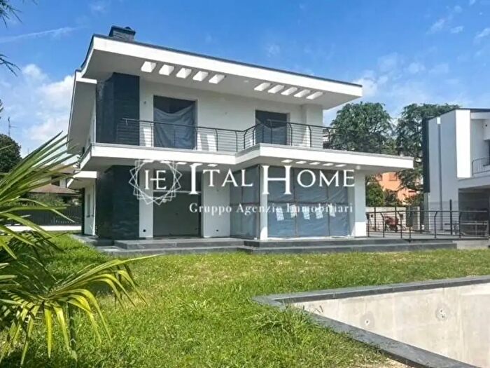 Casa con 5 locali in vendita in Via Mandresca, Inverigo